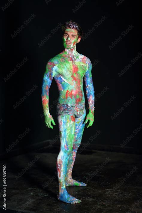 Category : Nude standing men with body painting